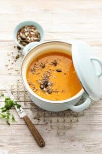 soupe d'automne citrouille, pomme et gingembre