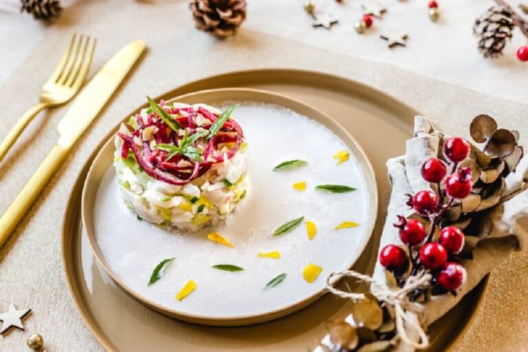 recette de tartare de dorade & bar, pickles de betterave, pommes, poireaux et émulsion au champagne