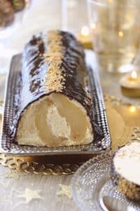 recette de bûche crémeuse au caramel, chocolat et poire