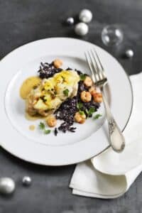 recette de lotte sauce au safran et crevettes, riz noir