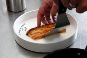 préparation de la truffade de pommes de terre