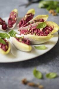 Recette de barquette d'endives et houmous de betterave