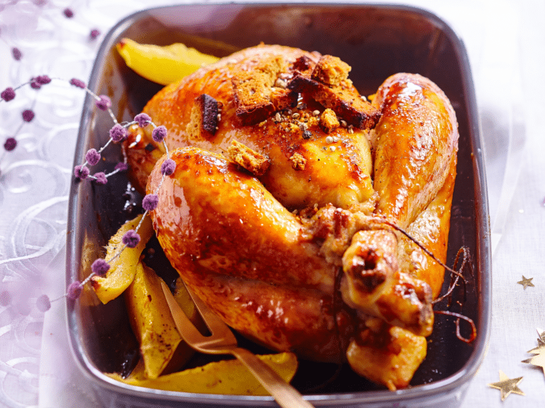recette de chapon rôti aux coings et crumble de pain d'épices